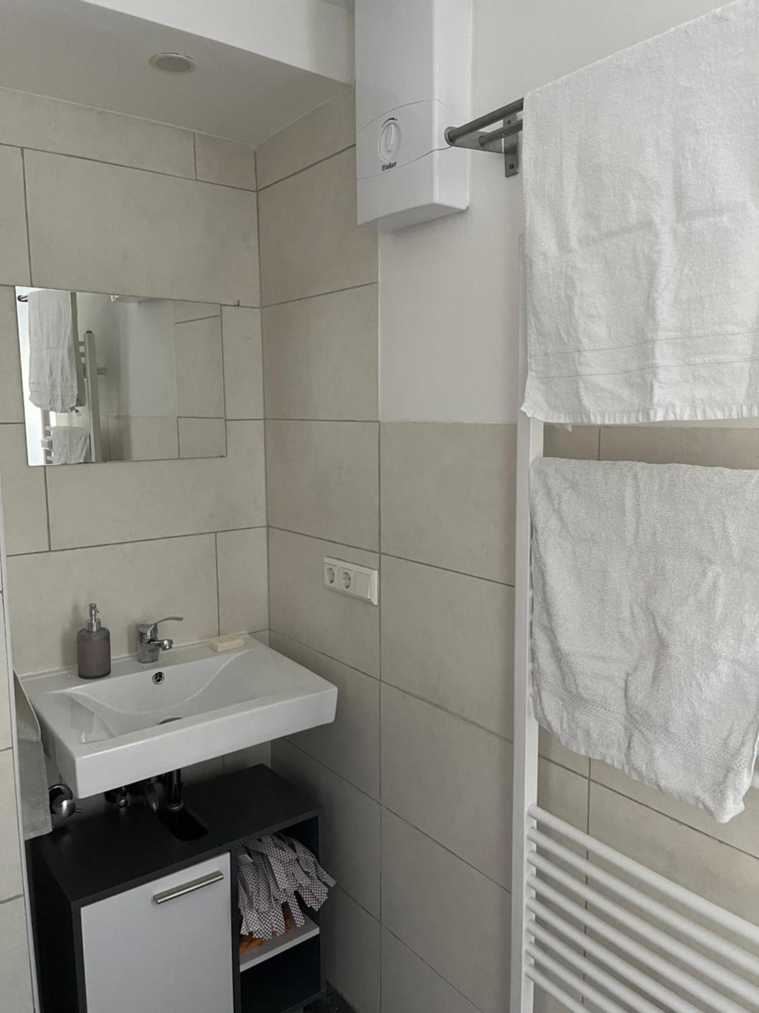 Bequemes Einzelzimmer Im Herzen Von Kassel Exterior foto
