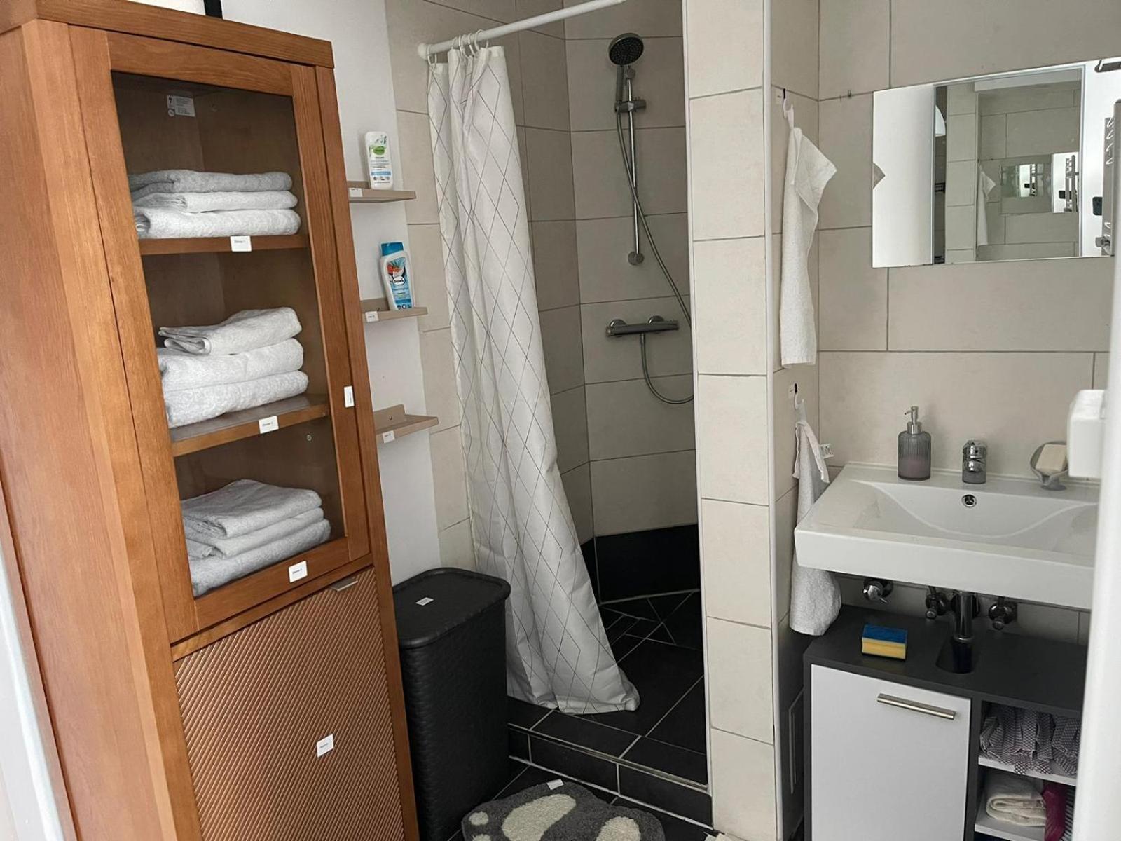 Bequemes Einzelzimmer Im Herzen Von Kassel Exterior foto